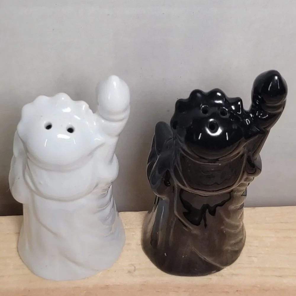 Source Unknown ceramic black